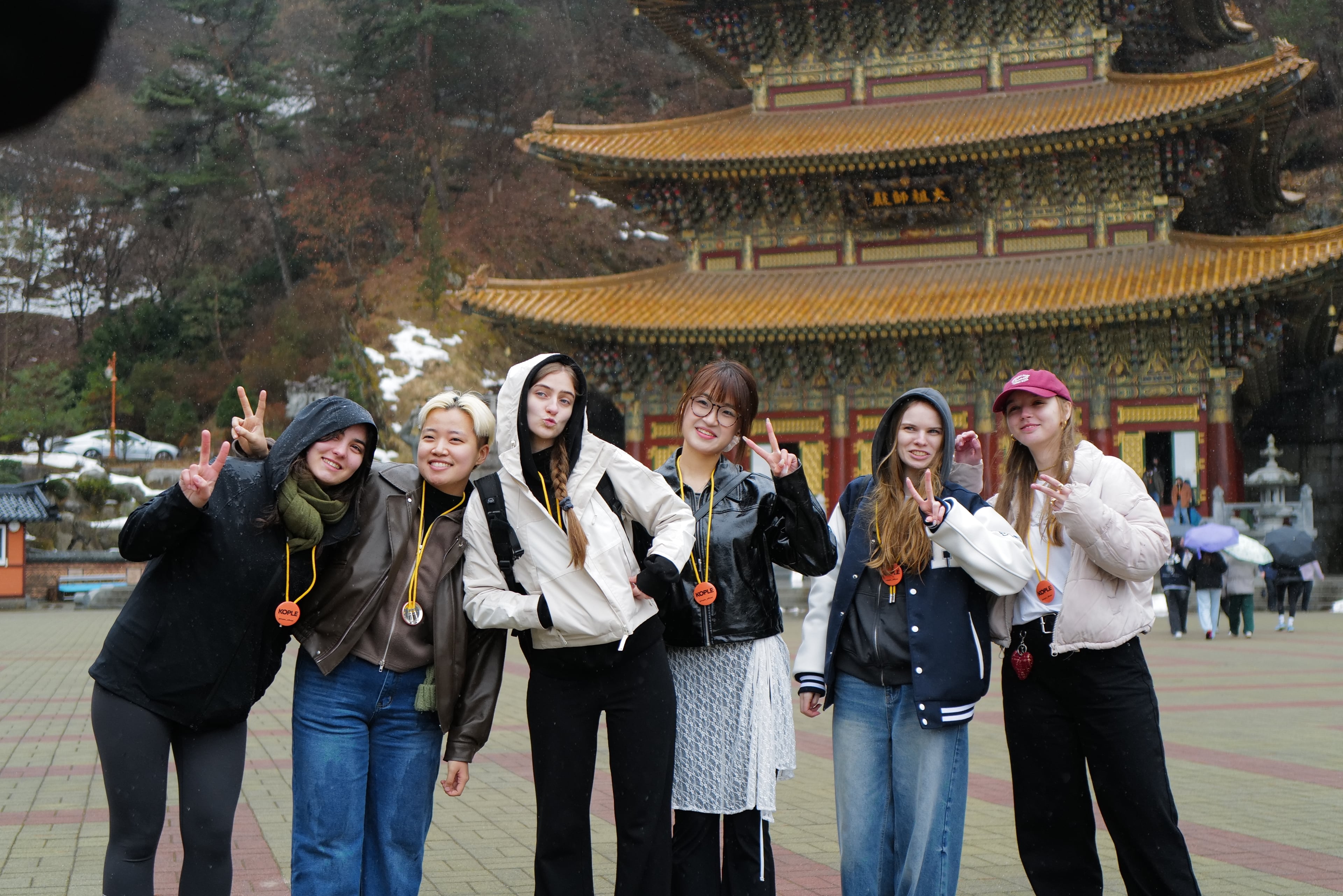 KOPLE group exploring Korea together